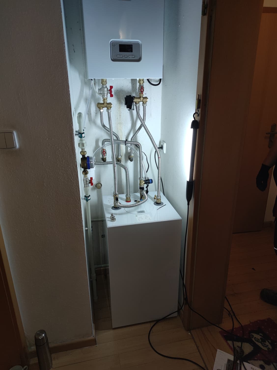 Elektrokotel_Protherm_zasobnik_pod_seboubou_kotelnaklic_CZ